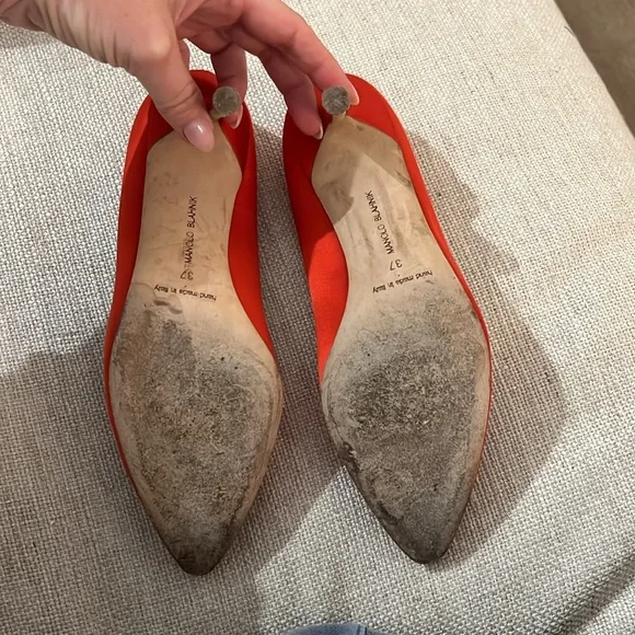 Manolo Blahnik Hangisi 70 Satin Pump - Picture 4 of 7